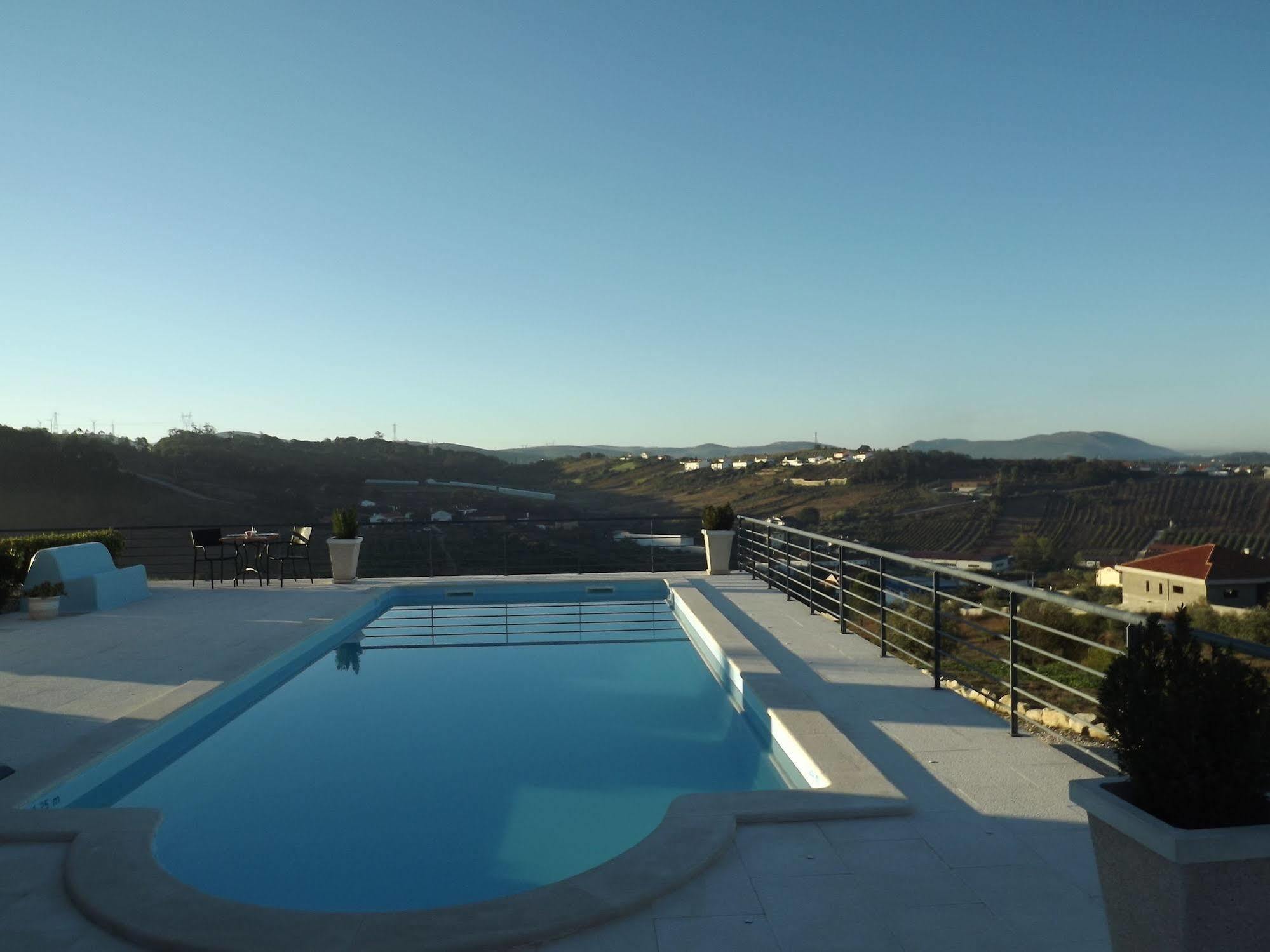 Casa Ceedina Bed And Breakfast & Beauty Batalha Exterior photo
